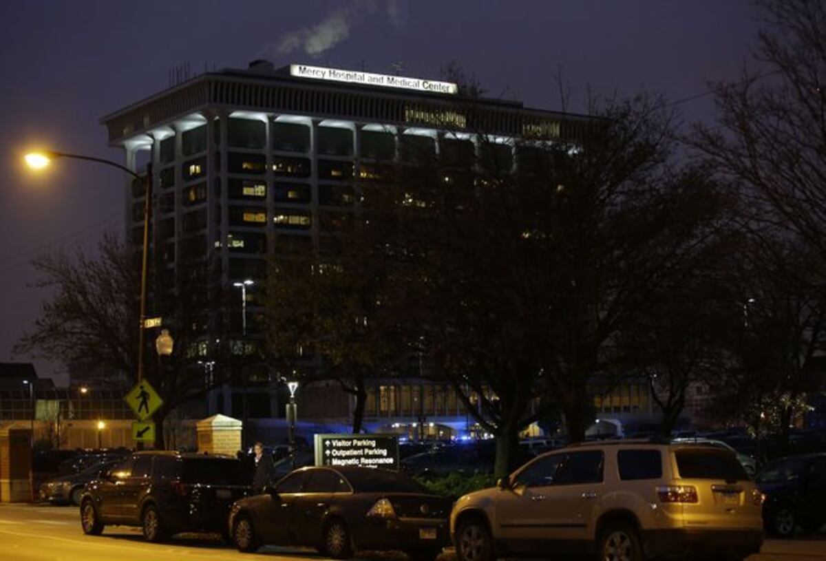 Un ex resentido mató a dos mujeres y a un policía en un hospital de Chicago
