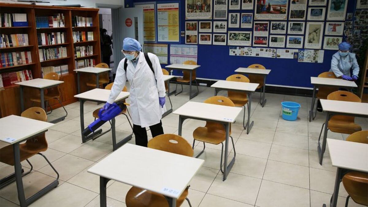 Gobernador de Misuri quiere reanudar las clases a pesar de que niños “se contagiarán” de la covid-19