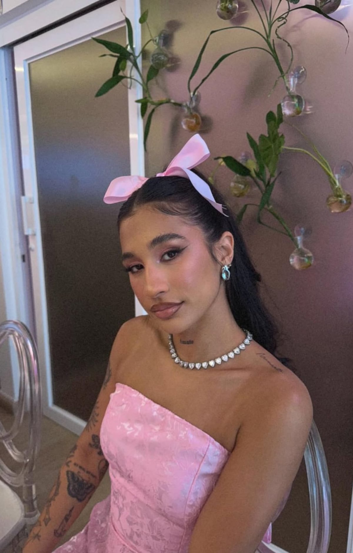 Novia de El Tachi afirma que mujeres se le insinúan y no respetan su relación