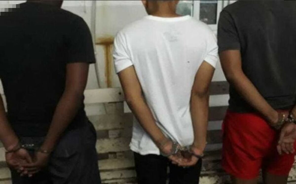 Detienen a cuatro sujetos de la banda 'roba celulares' de San Miguelito 