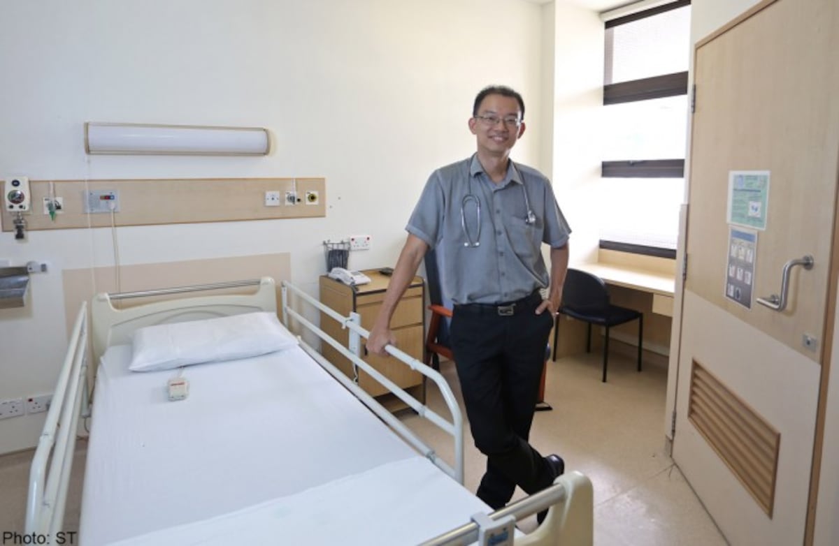 ¡QUÉ ASCO! Médicos en Singapur extraen parásito descomunal de un paciente