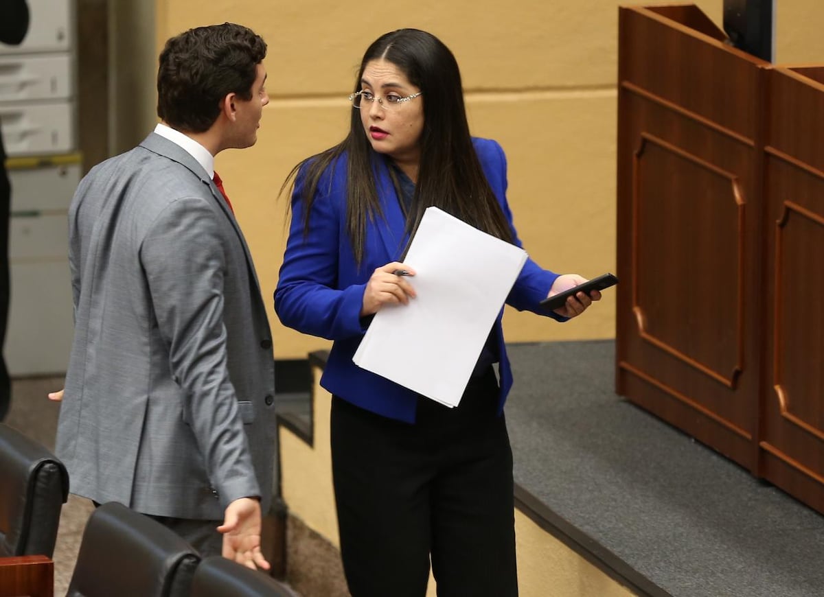 ¿Qué se dijeron Juan Diego y Zulay en el pleno? Chequee las fotos