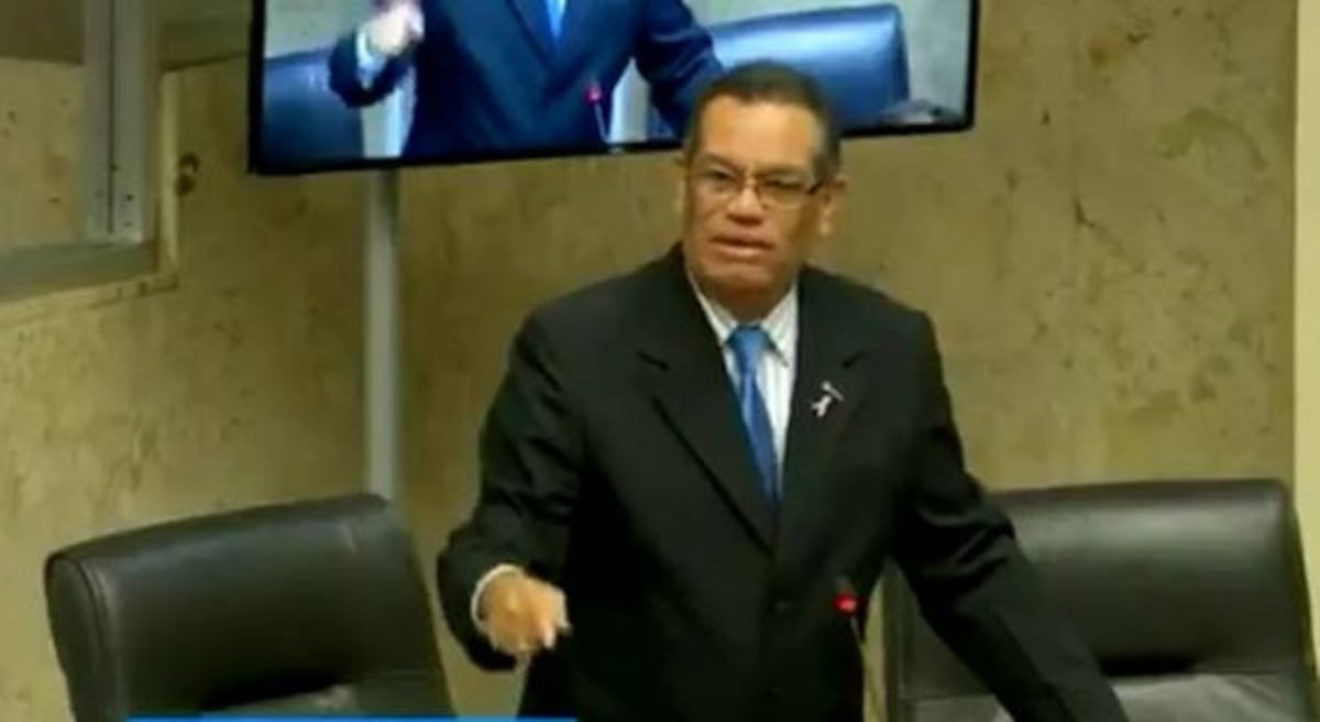 Cadena perpetua pide diputado para violadores y asesinos de mujeres