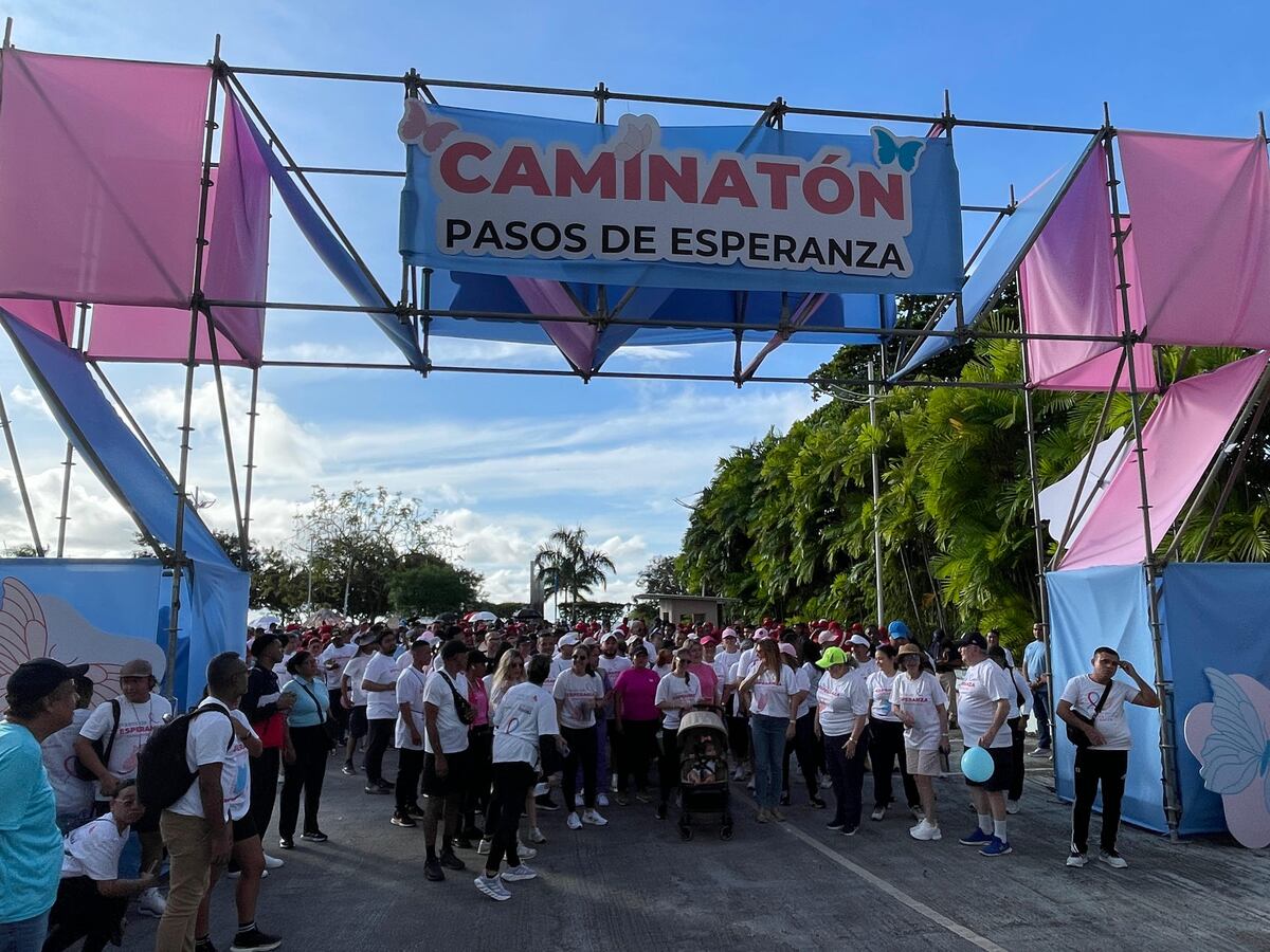 Caminatón despide el mes de la cinta rosada y celeste con amor y solidaridad