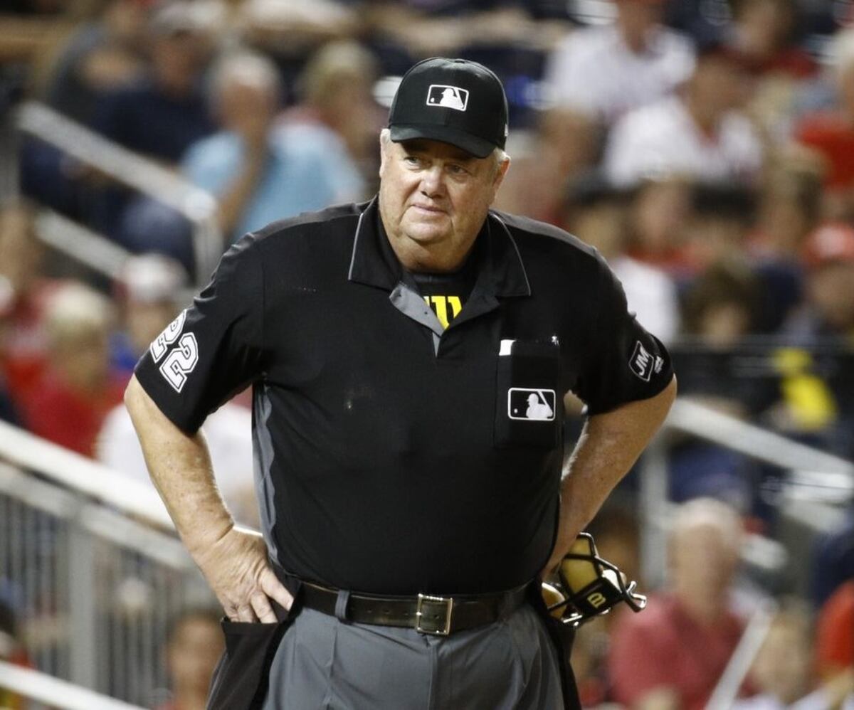 Varios árbitros de Grandes Ligas también le salen huyendo al coronavirus