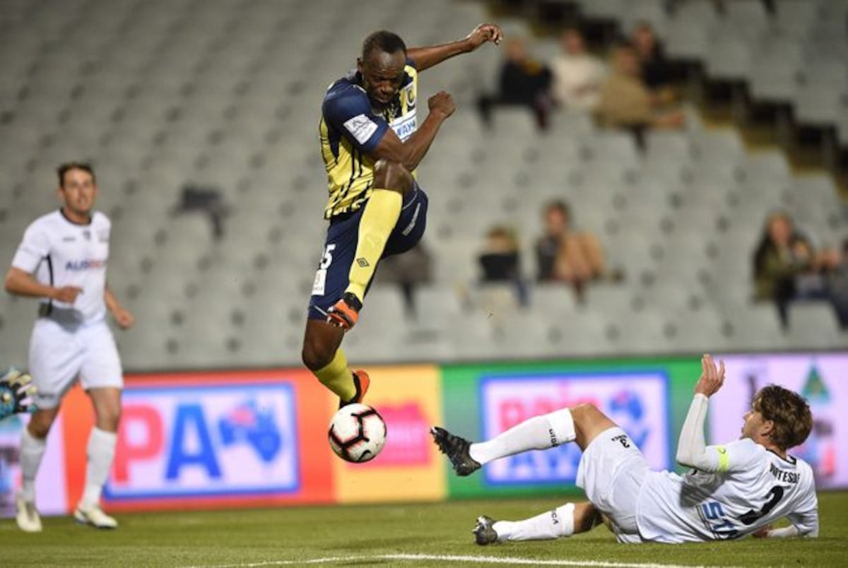 Usain Bolt brilla como futbolista y anota doblete en victoria de los Mariners