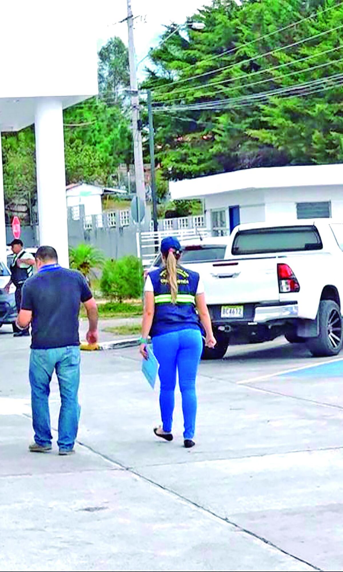 No hay que confiarse. La niña venía de la escuela y le ofreció llevarla a su casa pero la metió en un ‘push'