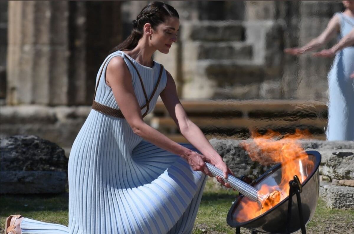 El temor al coronavirus frena la Antorcha Olímpica en Grecia