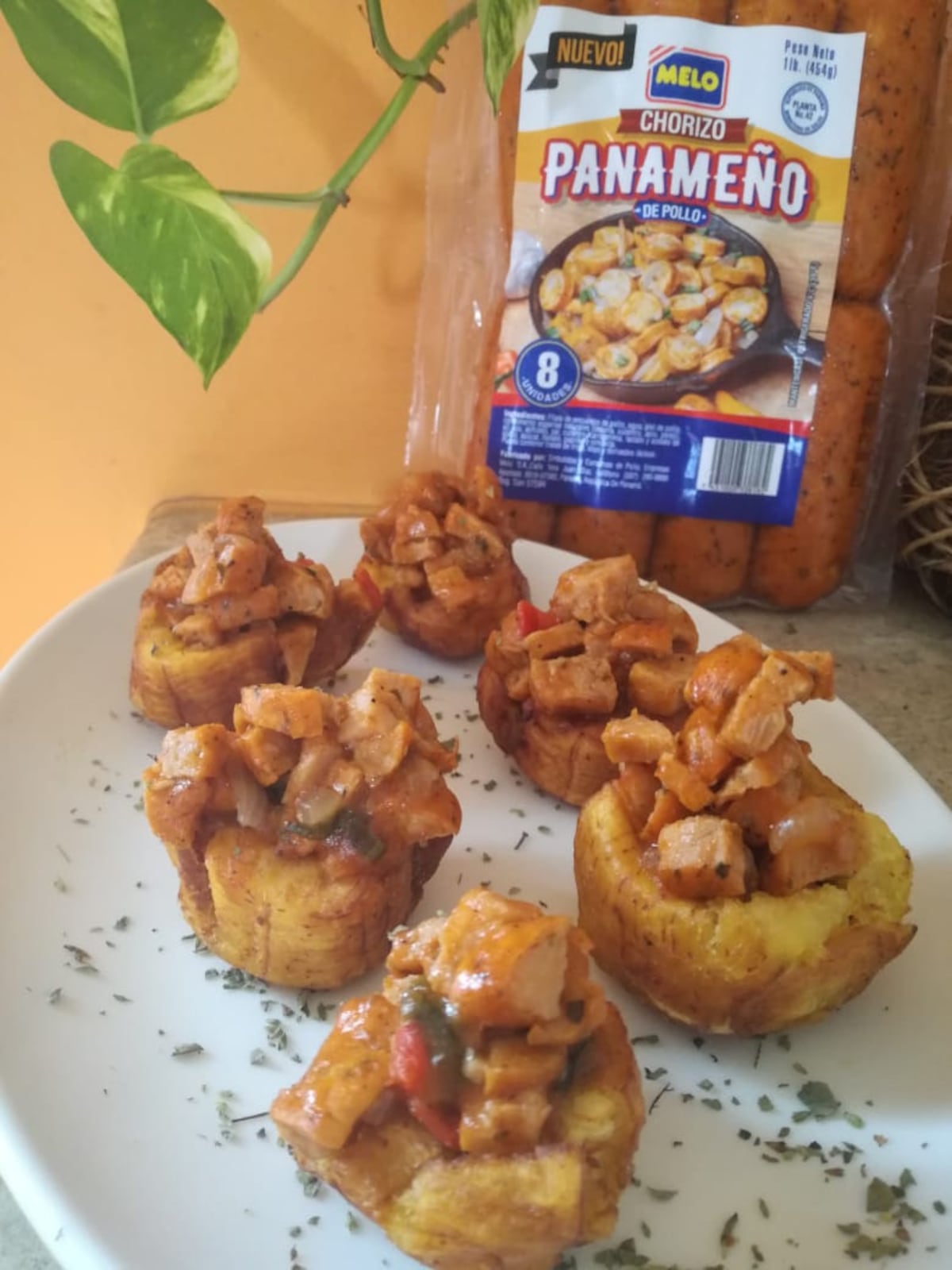Delicioso. La receta de los patacones rellenos con el nuevo chorizo panameño de pollo Melo