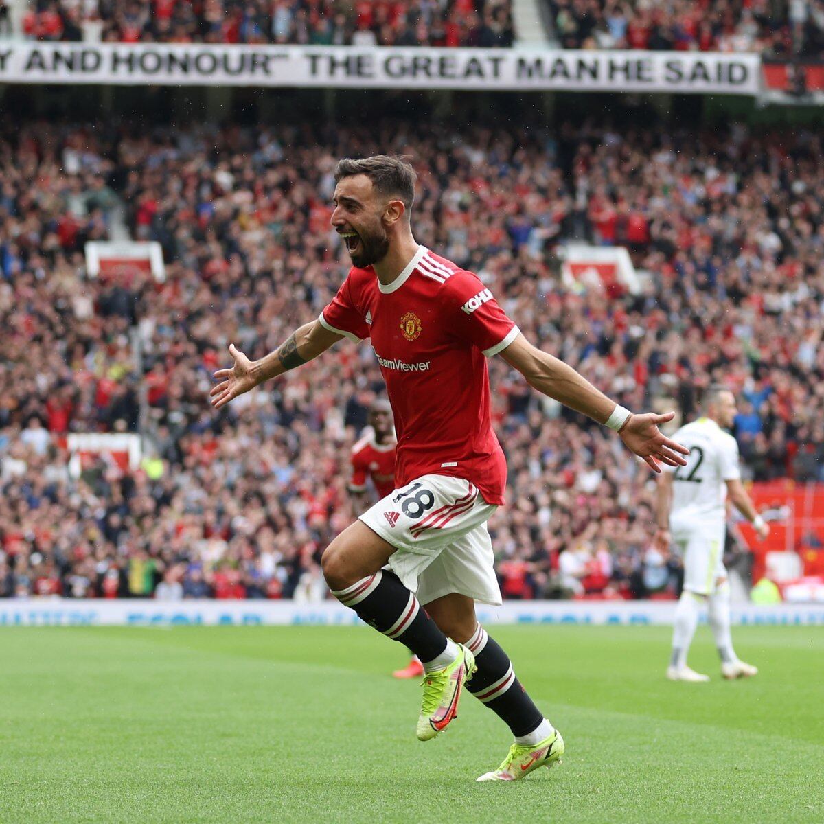Con las gradas abarrotadas de píublico el Manchester United goleó 5-1 al Leeds United en la Premier League