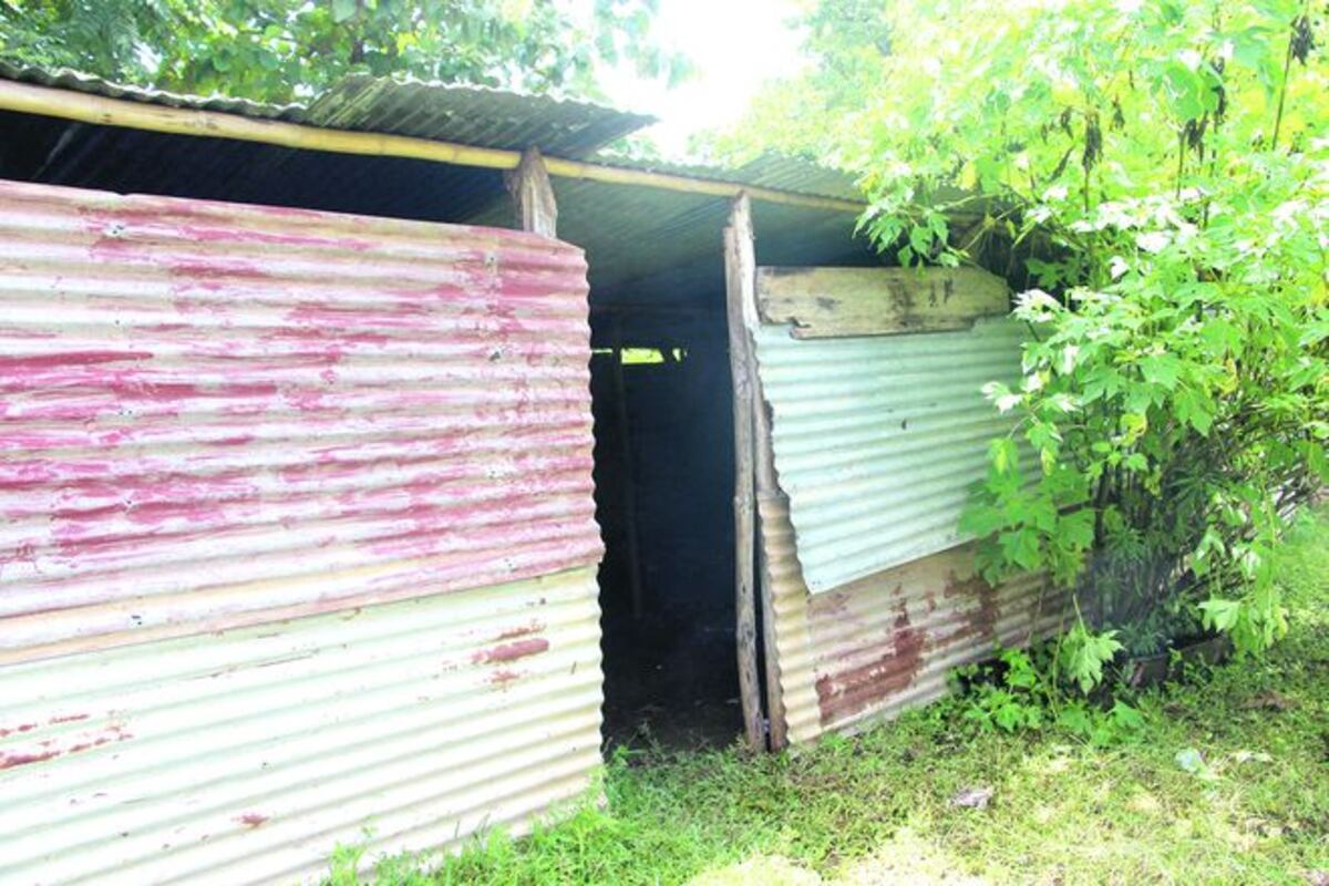 PASAN PÁRAMOS. Escuela de Boca de Huso es de zinc, penca y tierra