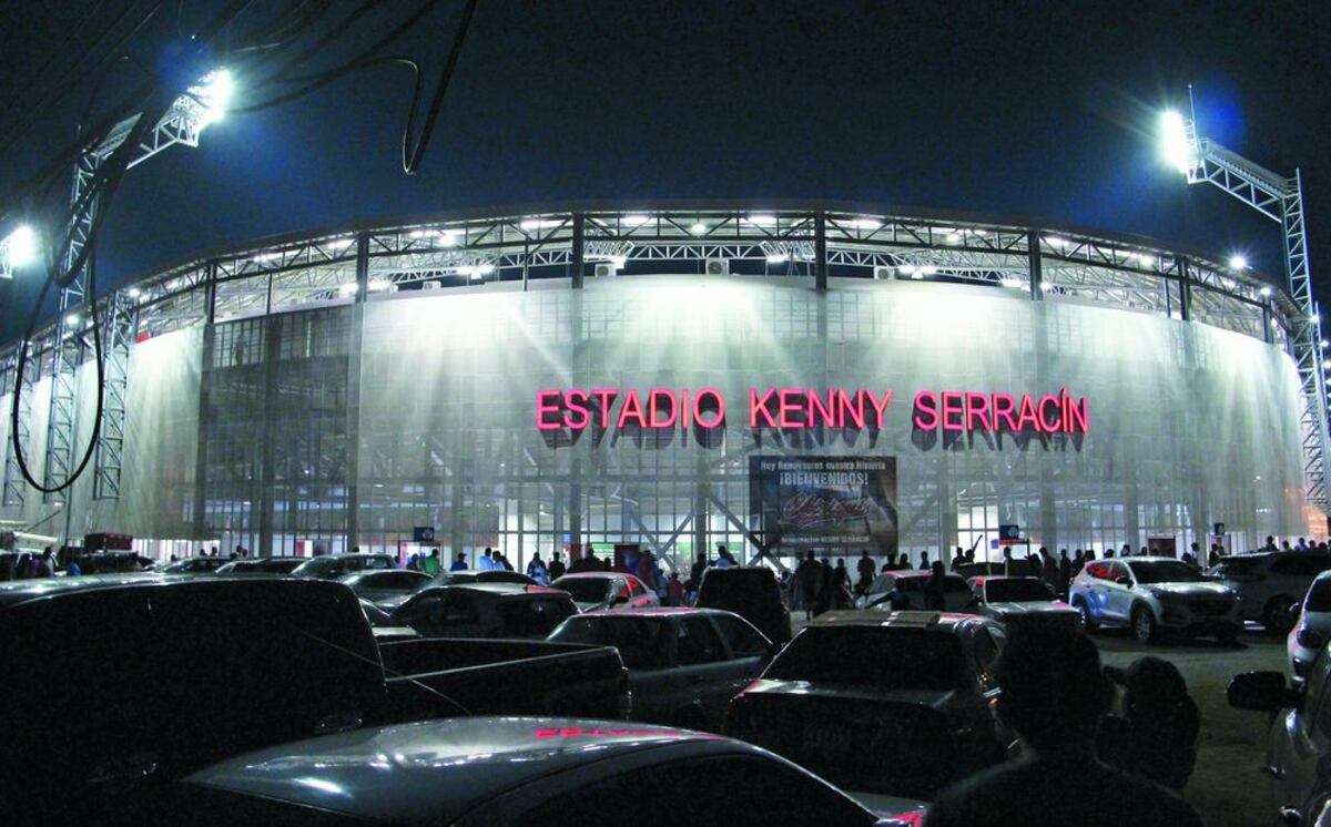Venezolana cae de lo alto de puente vehicular en Chiriquí.Aparentemente se lanzó