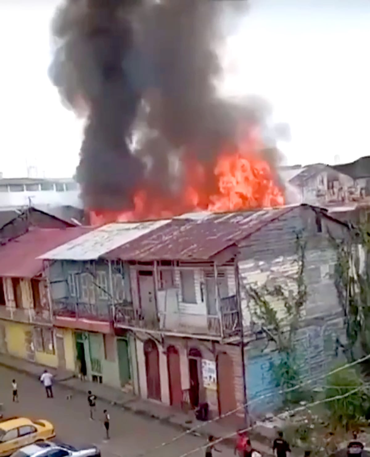 Infierno calle 14, El Chorrillo, la candela se lleva 5 inmuebles