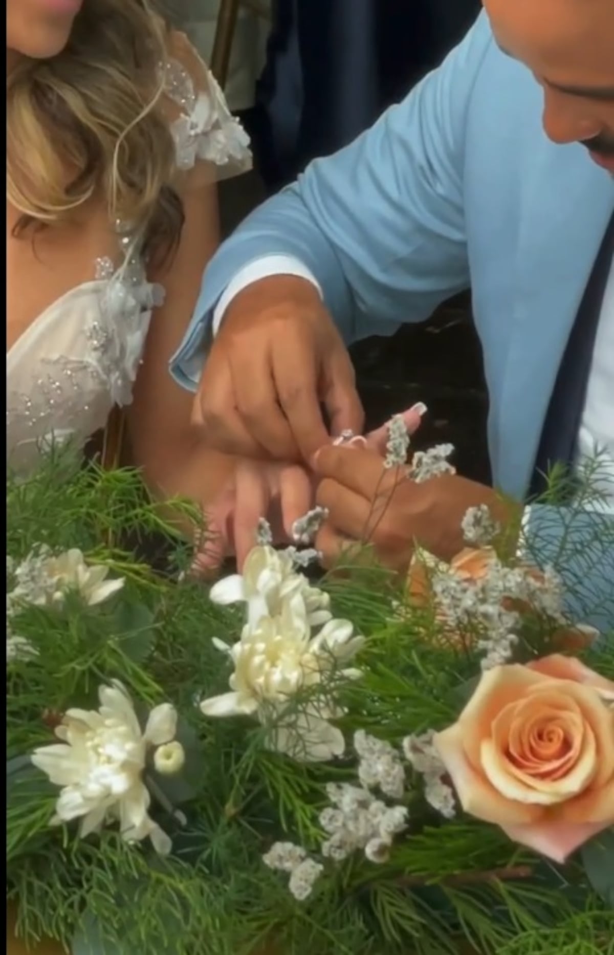 El chef de TV, Alexis Sitton, dio el sí. Se emocionó hasta las lágrimas en su boda. Chequee. Video, fotos