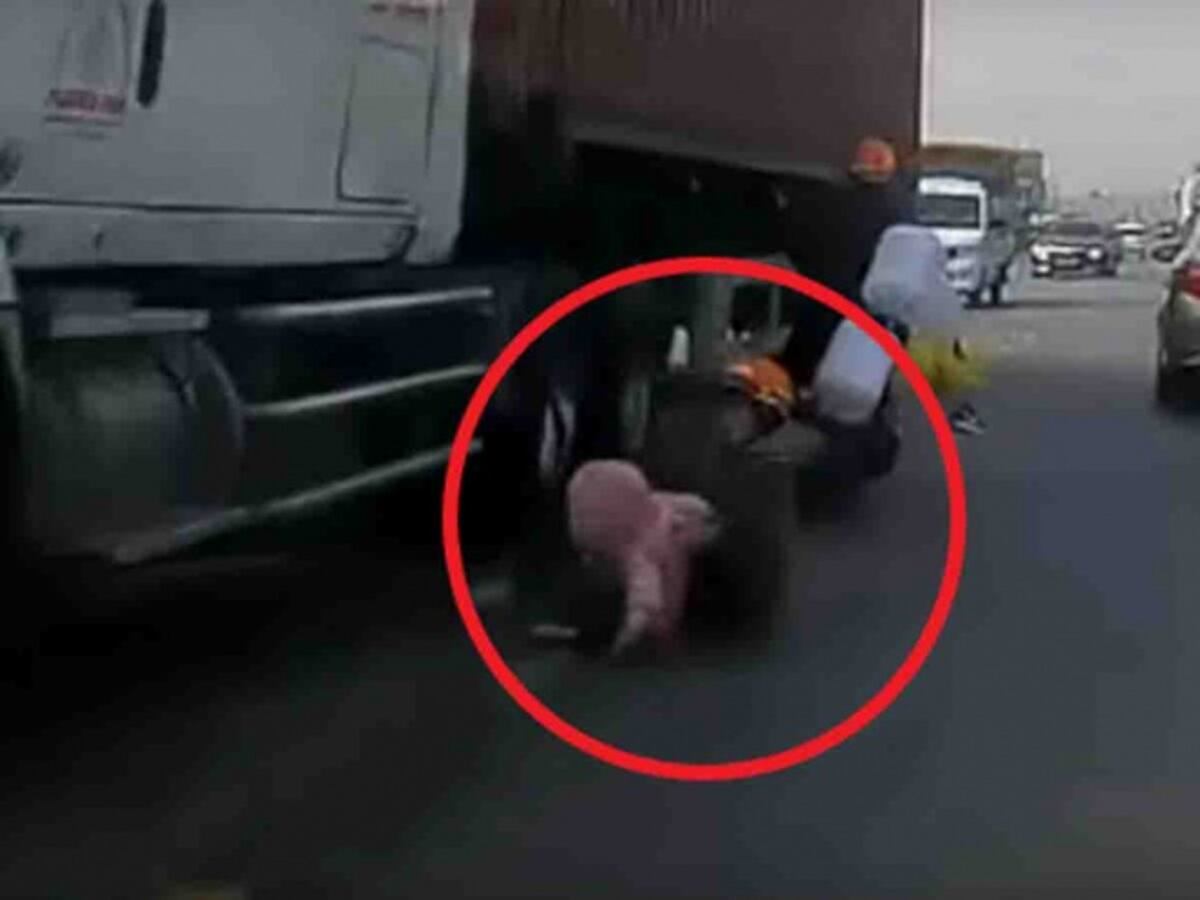 Reflejos de mamá salvan a niño de morir aplastado por tráiler