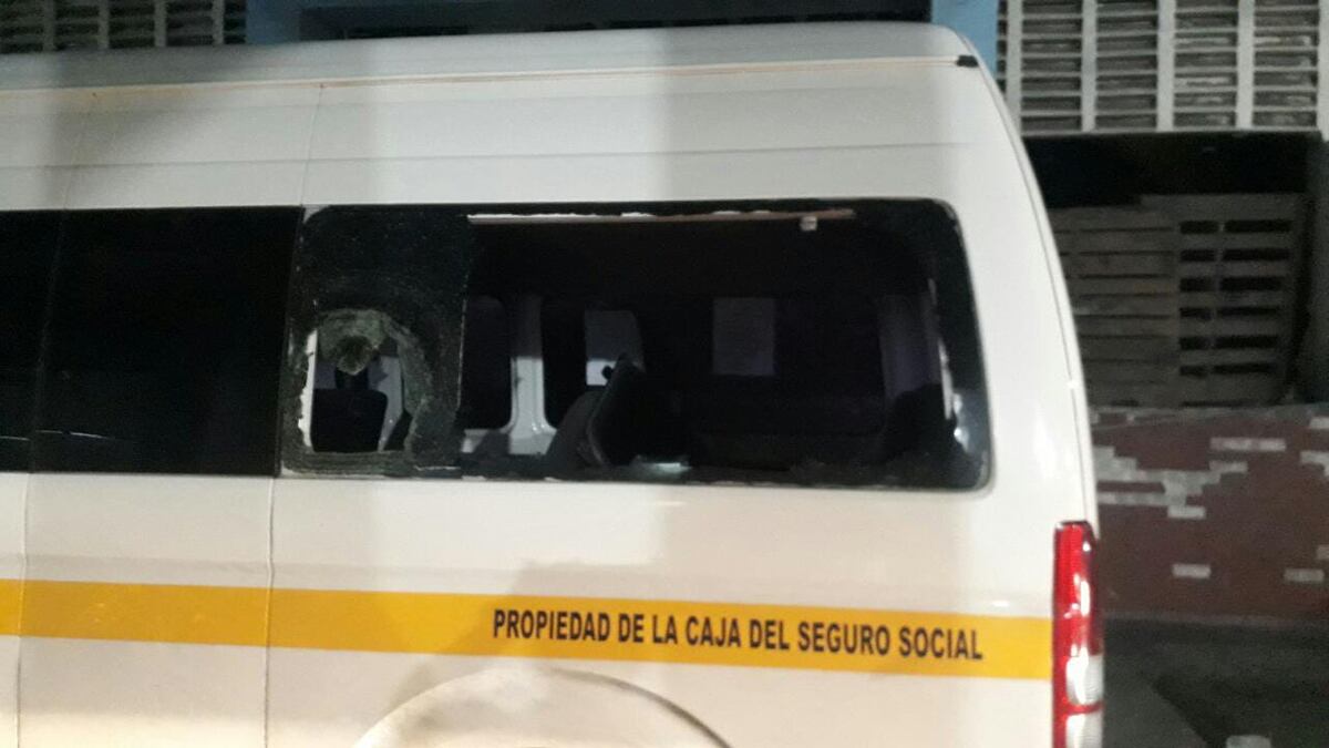 Hieren a funcionaria. Le tiran piedra a carro de CSS en Altos de Los Lagos