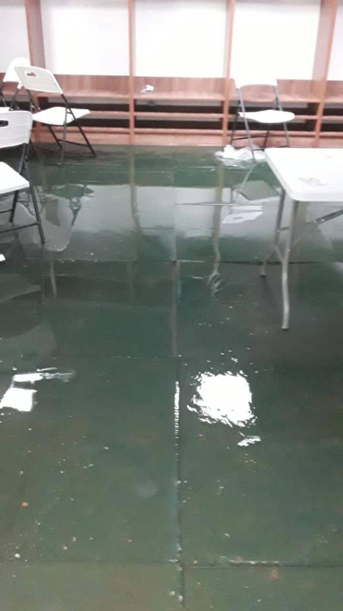 Increíble. Se inunda el estadio Remón Cantera