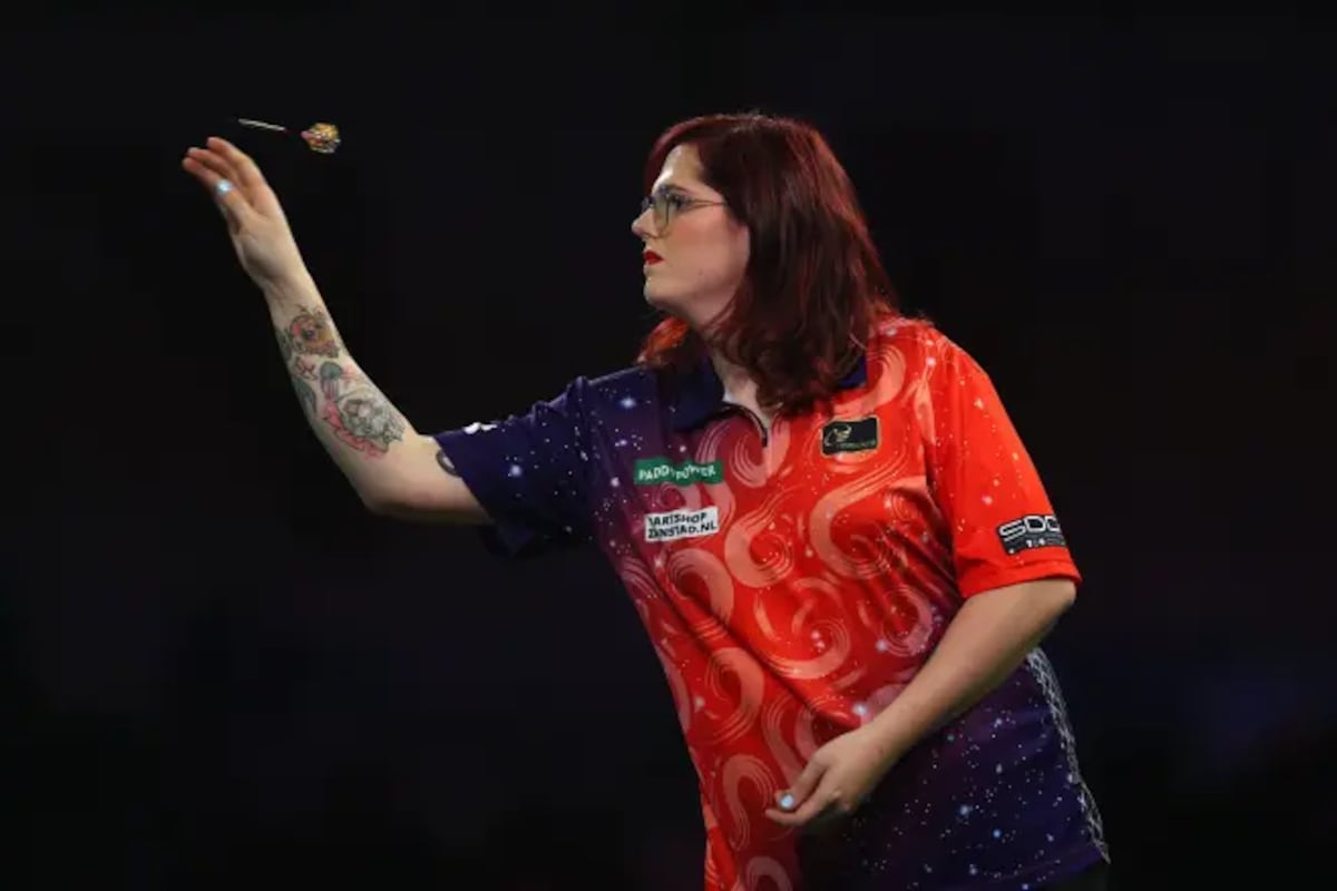 Jugadoras trans fuera del dardos femenino y crece la polémica global