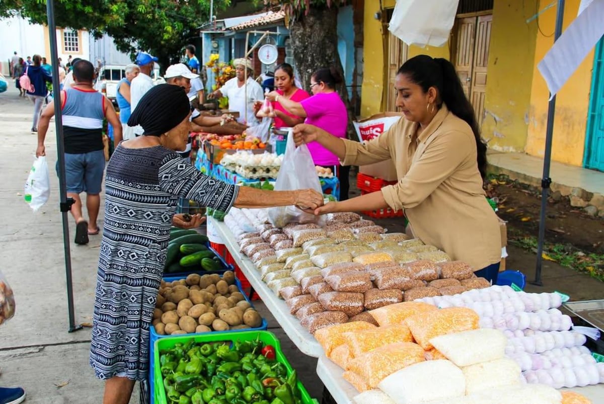 ¡Agroferia pa’ todos! El IMA tira la casa  con productos baratitos este domingo 