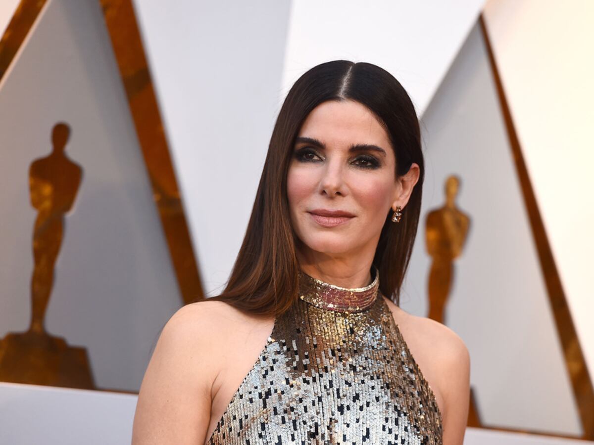 Sandra Bullock usa raro facial hecho supuestamente a base de esperma masculino