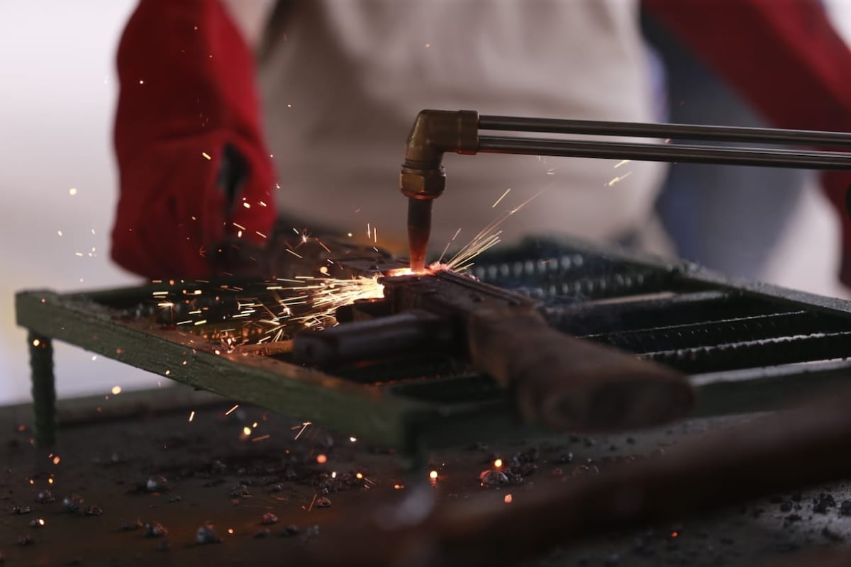 Estamentos de seguridad destruyen armas decomisadas en distintas diligencias. Video