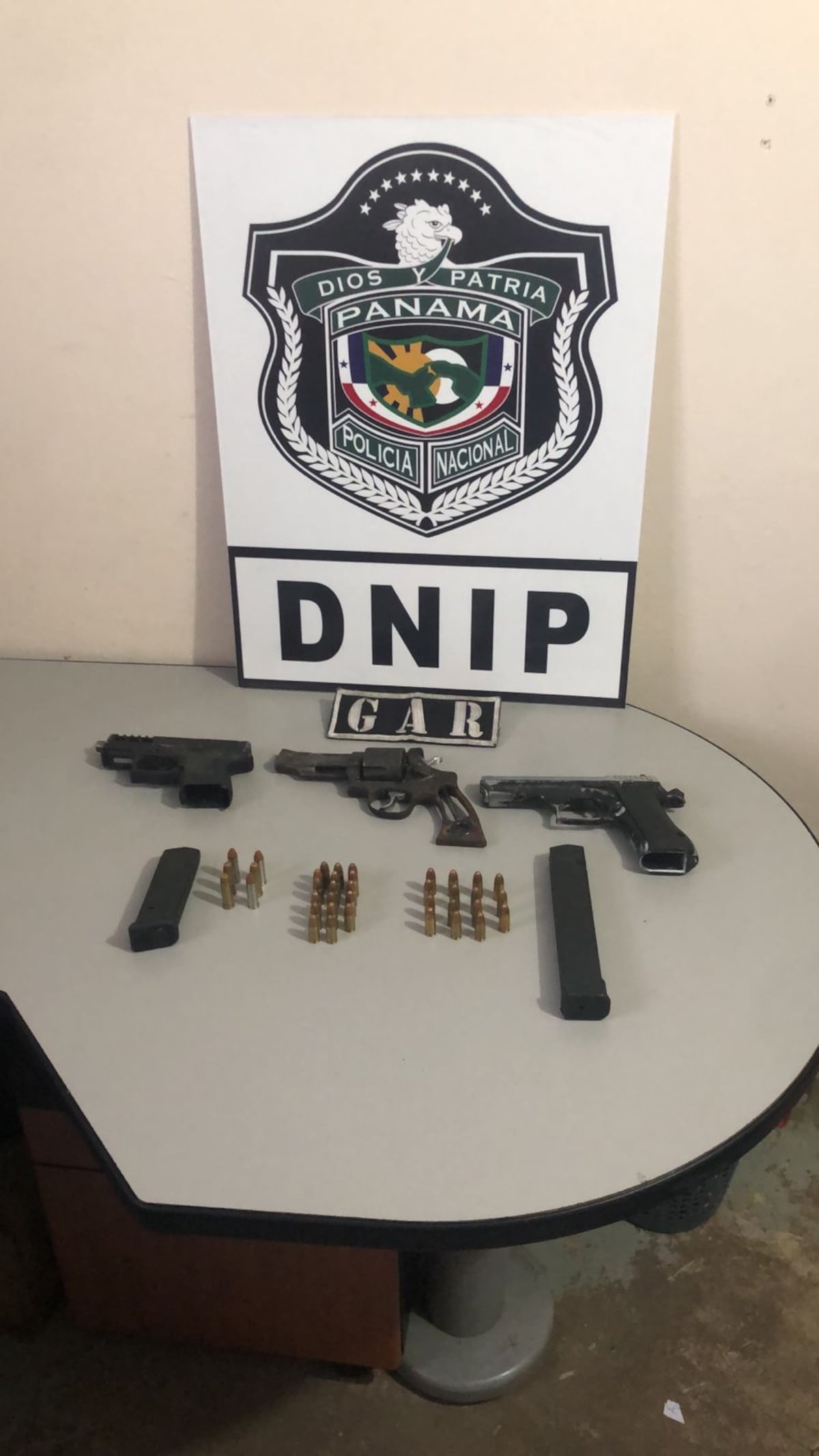 Pelaíto sin escuela, pero con tres pistolas: lo agarra la Policía en Pacora