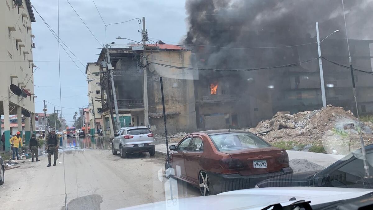 Se incendia caserón abandonado en Colón