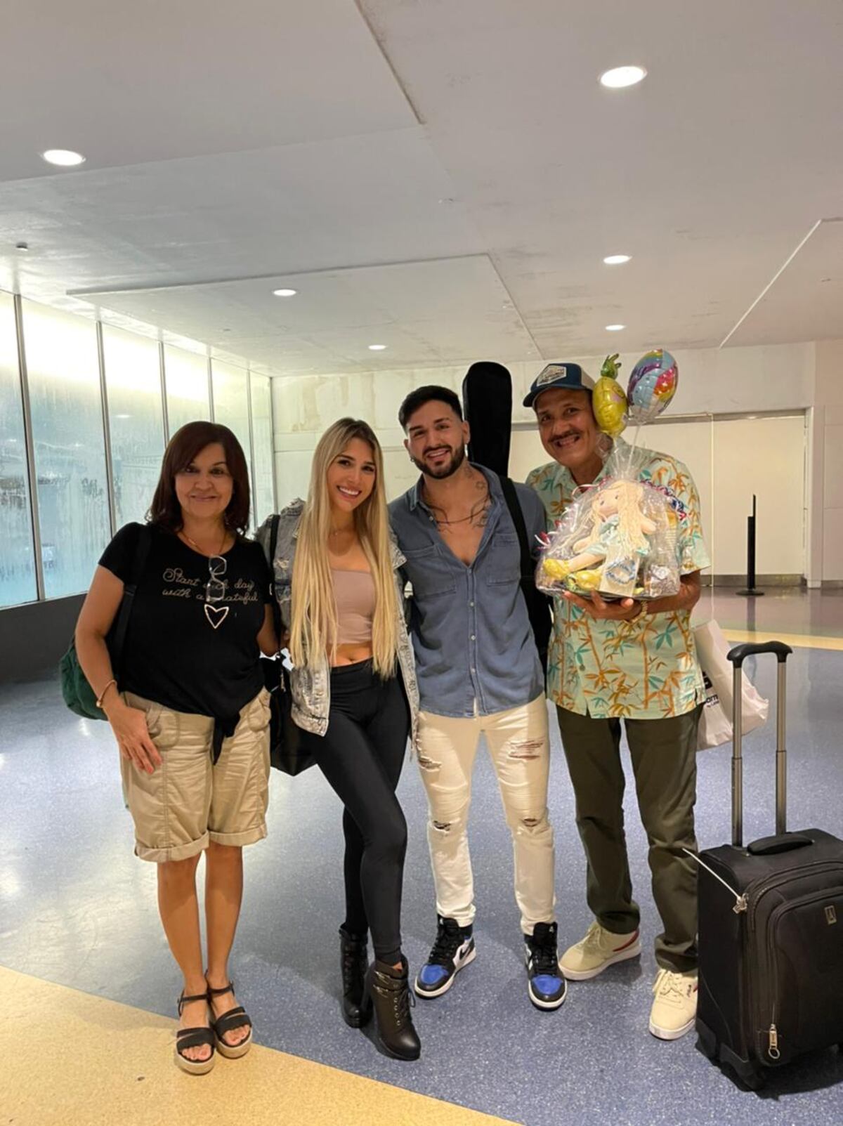 Visitó a su amorcito. Karina conoce a su suegra y familia de Asaf en Puerto Rico +Fotos 
