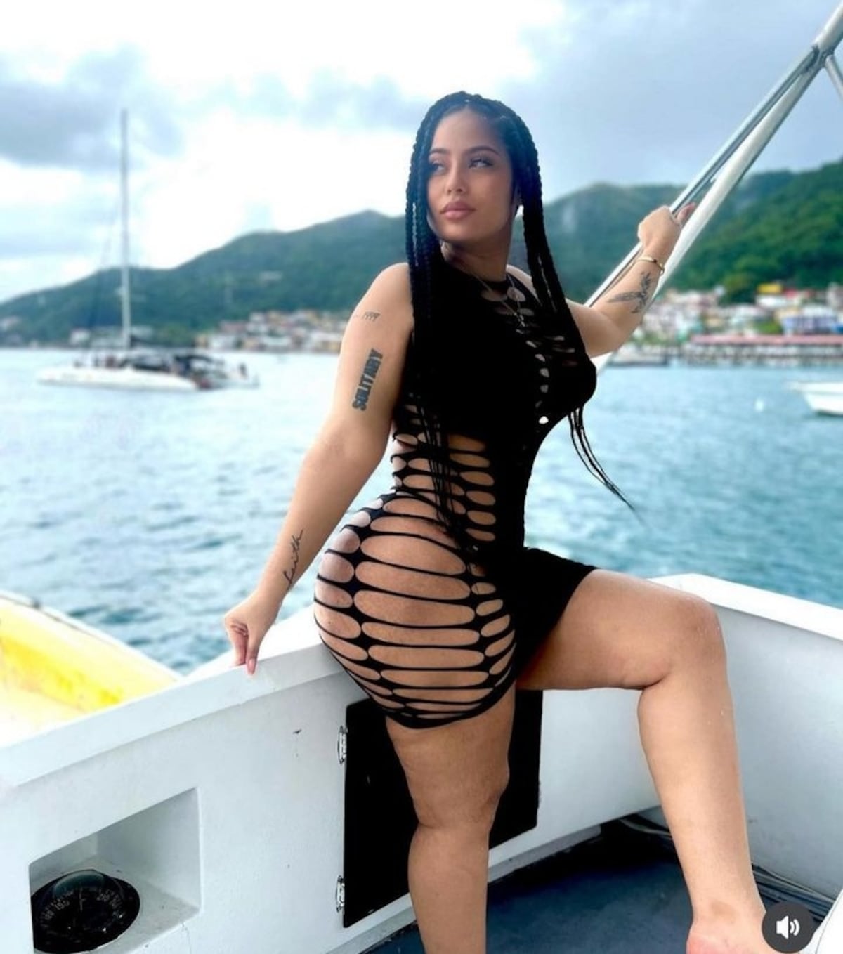 Dedos resbalosos.  Se filtra otra foto triple ‘X’ de Tatiana Vélez 