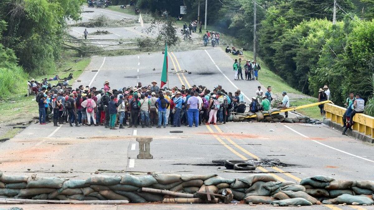 Como si fuera en Panamá, indígenas colombianos bloquean vía Panamericana