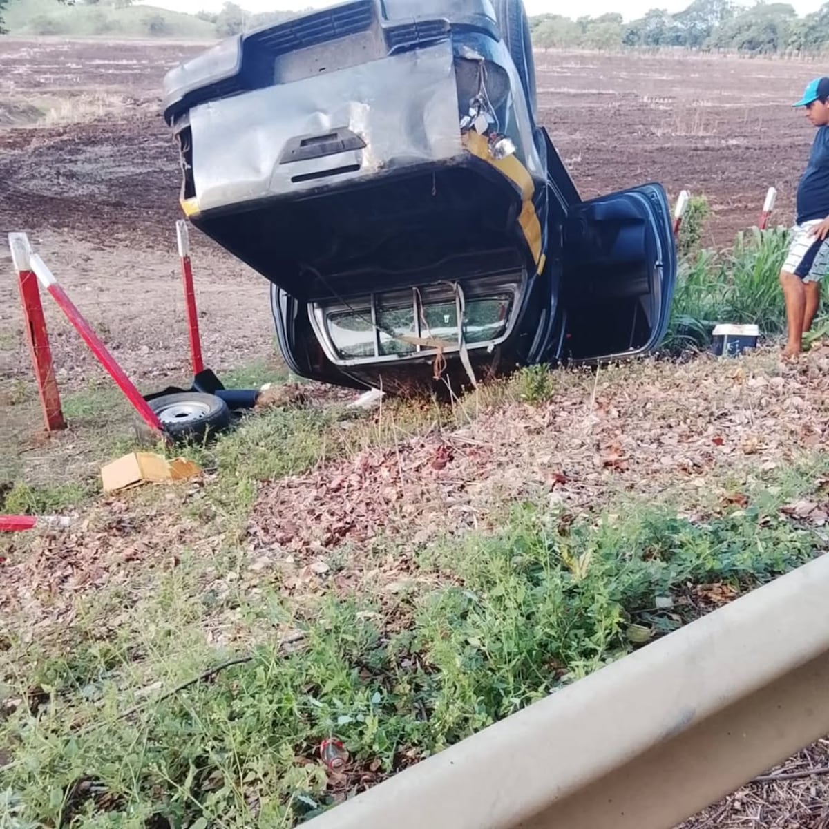 LOS SANTOS |VEHÍCULO OFICIAL TERMINA EN TRAGEDIA: DOS MUERTOS Y UN HERIDO EN TONOSÍ