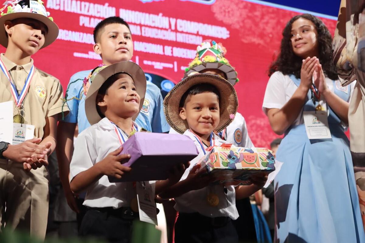 Niños, jóvenes y padres brillan en el Concurso Nacional de Cuentos FESTICREC 2025