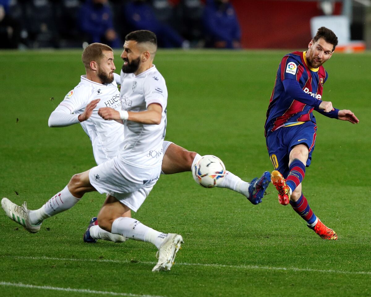 Barcelona golea y le mete más presión al Atlético en LaLiga