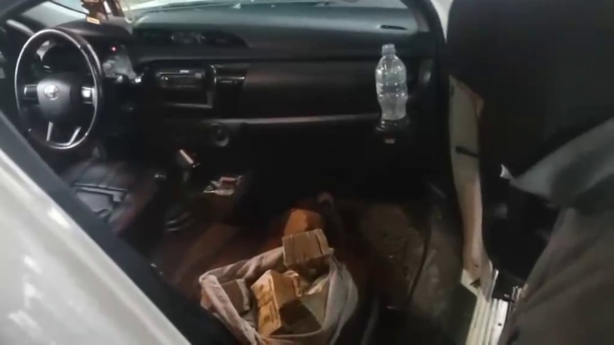Pick-up cargada da paseo al cuartel: hallan 98 paquetes de presunta droga y 60 mil dólares en Tolé