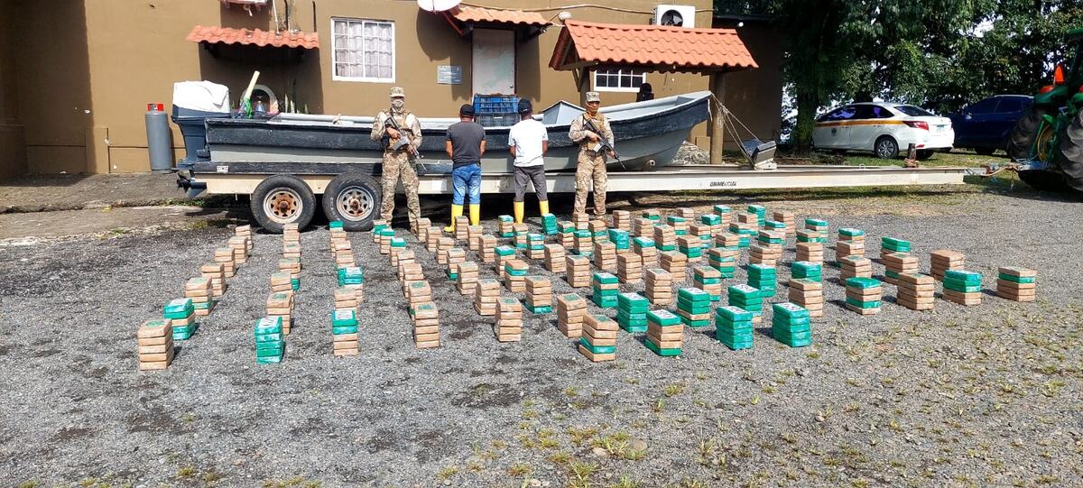 Aeronaval incauta 510 paquetes de droga y captura a dos hombres en aguas de Veraguas