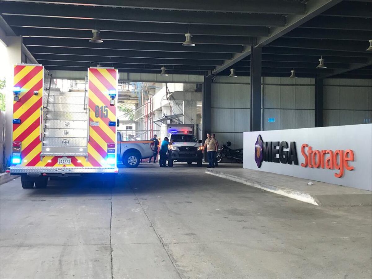 Obrero muere al caer del piso 13 en Condado del Rey| Video