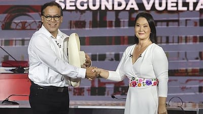 Keiko Fujimori toma mínima ventaja en reñido conteo presidencial en Perú
