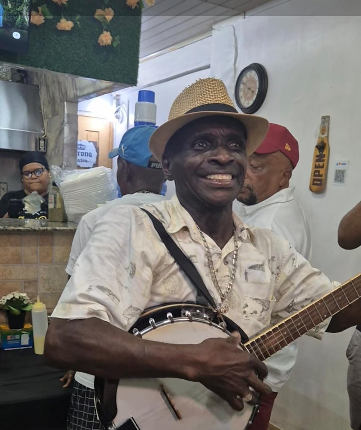 ‘Colón no era así, era mejor que Chiriquí’: el grito del pregonero que pide rescate para su provincia