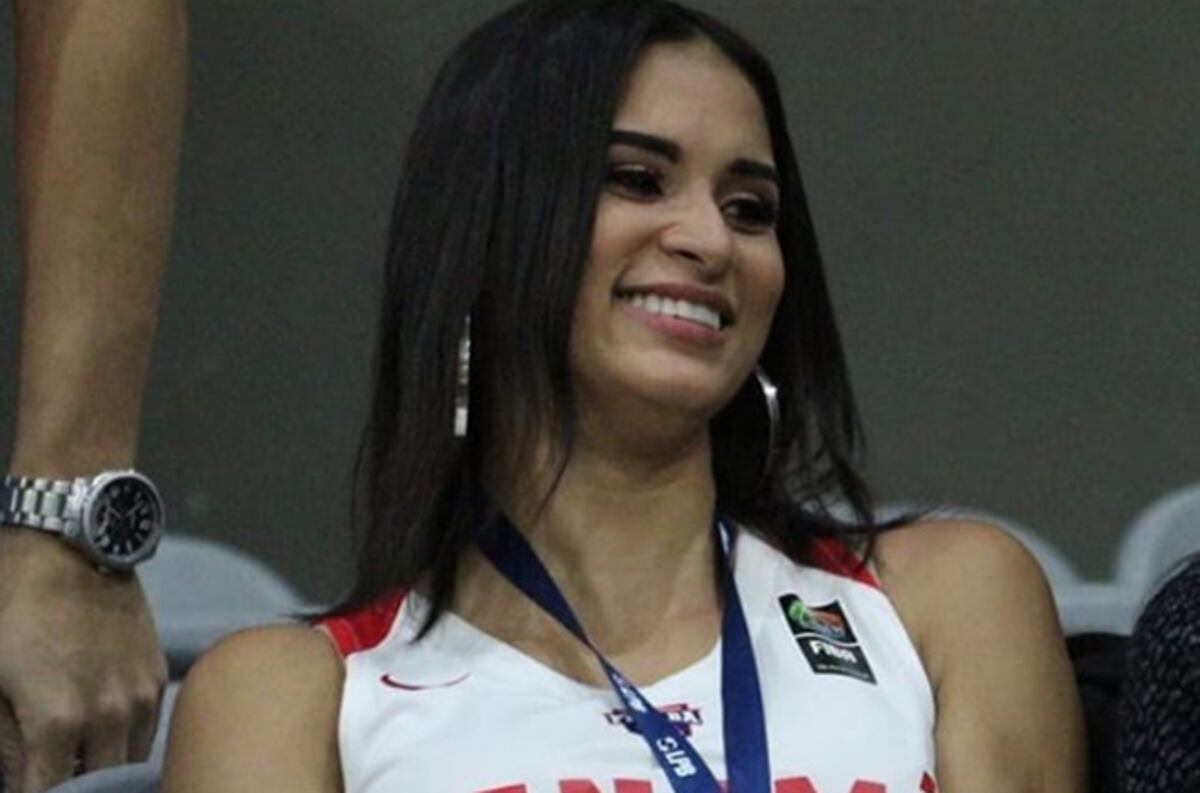 Presentadora de tv le hace ojitos a jugador de la selección