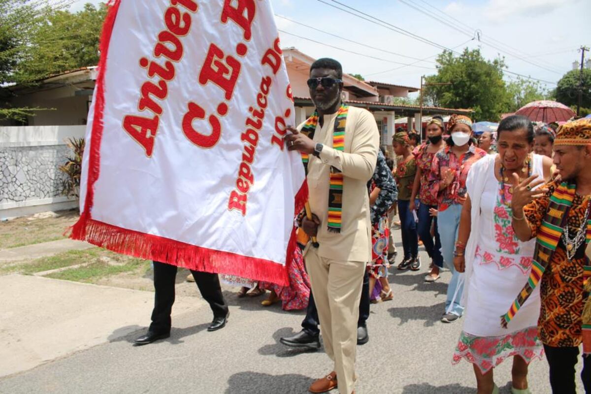 Causa revuelo en Antón. El príncipe admite que aún hay racismo. A Río Abajo sí irá con su princesa. Video
