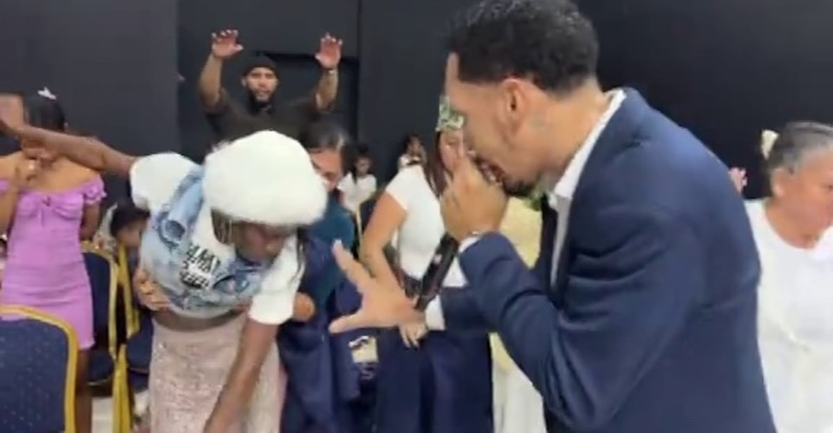 VÍDEOS | ¡La liberaron! Entre lágrimas, Dundusuá expulsa sus demonios en culto y afirma que servirá a Dios