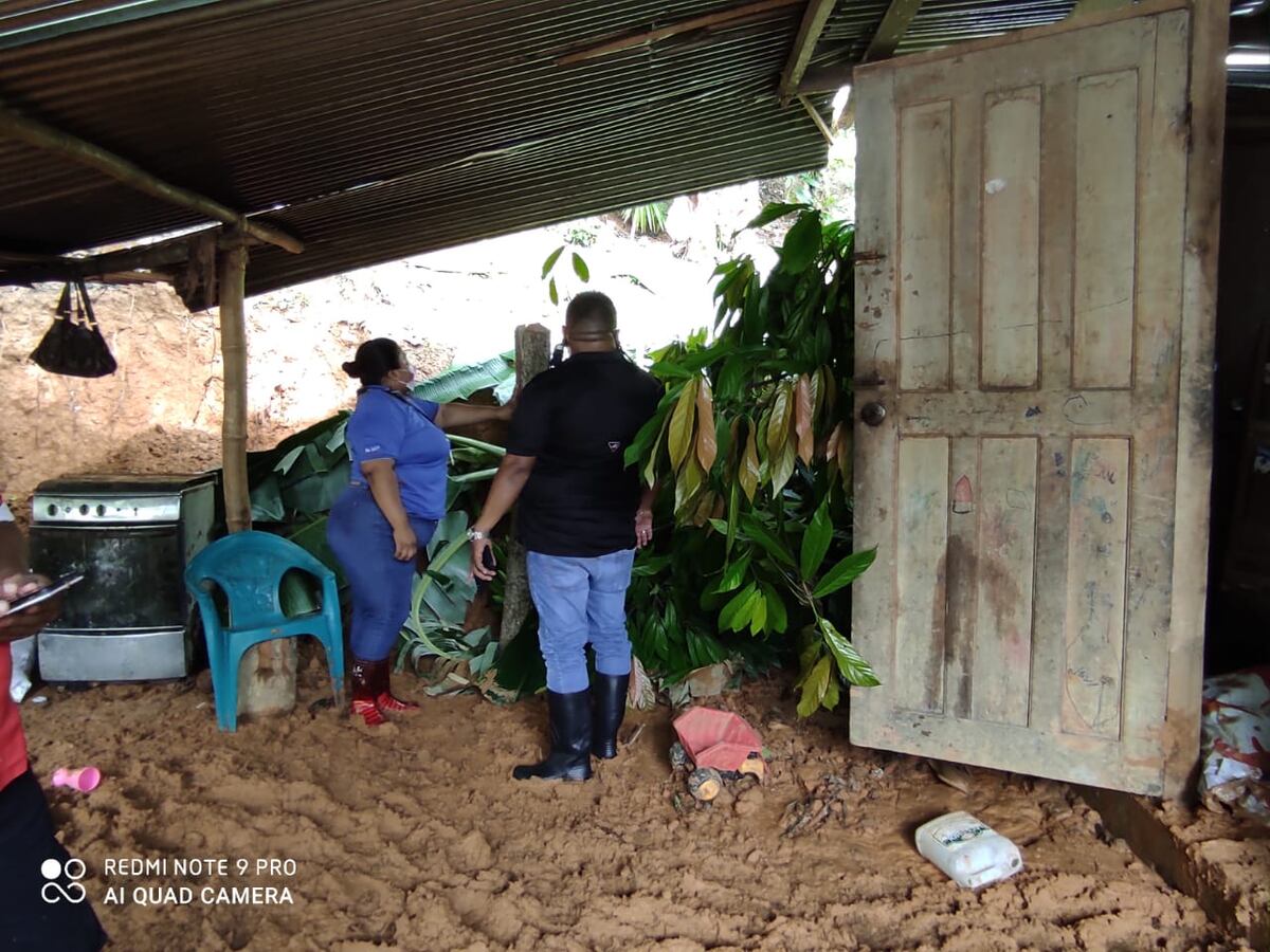 Miviot inspecciona viviendas afectadas por mal tiempo. Reubican a familias en Barú, Chiriquí