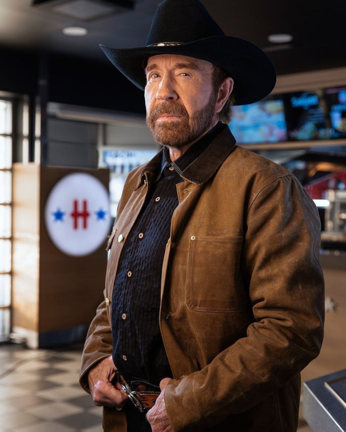 A sus 79 años, Chuck Norris enfrenta su batalla más difícil