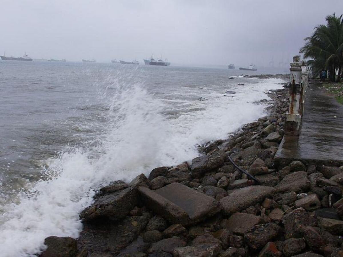 ¡ALERTA DE PRECAUCIÓN! Se recomienda evitar las playas por alto oleaje