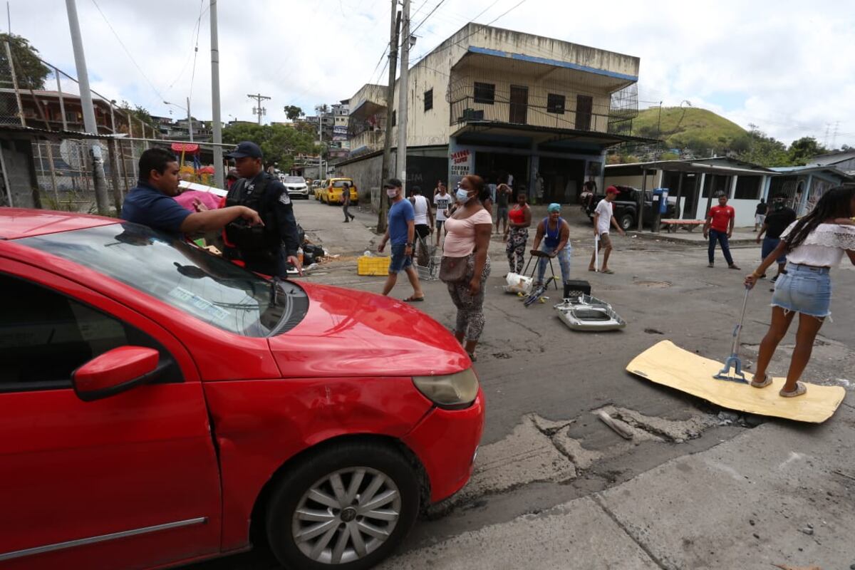Siguen las protestas en los barrios por los bonos solidarios | Video