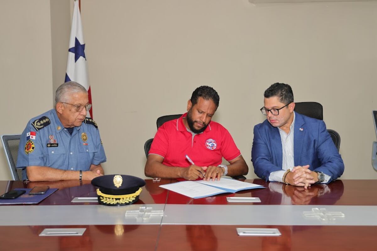 Bomberos retoman sus actividades tras alcanzar acuerdo con autoridades