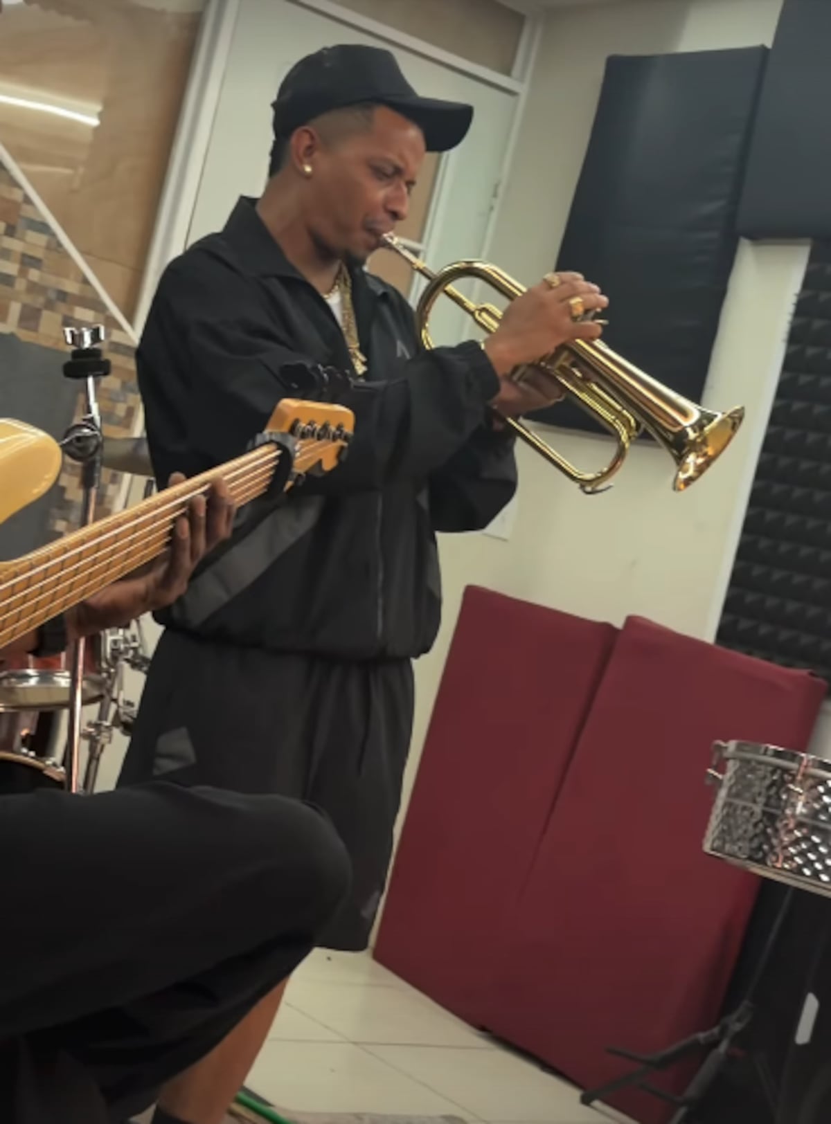 ¡Tremendo talento! Pablo Mures sorprende tocando trompeta en grabación