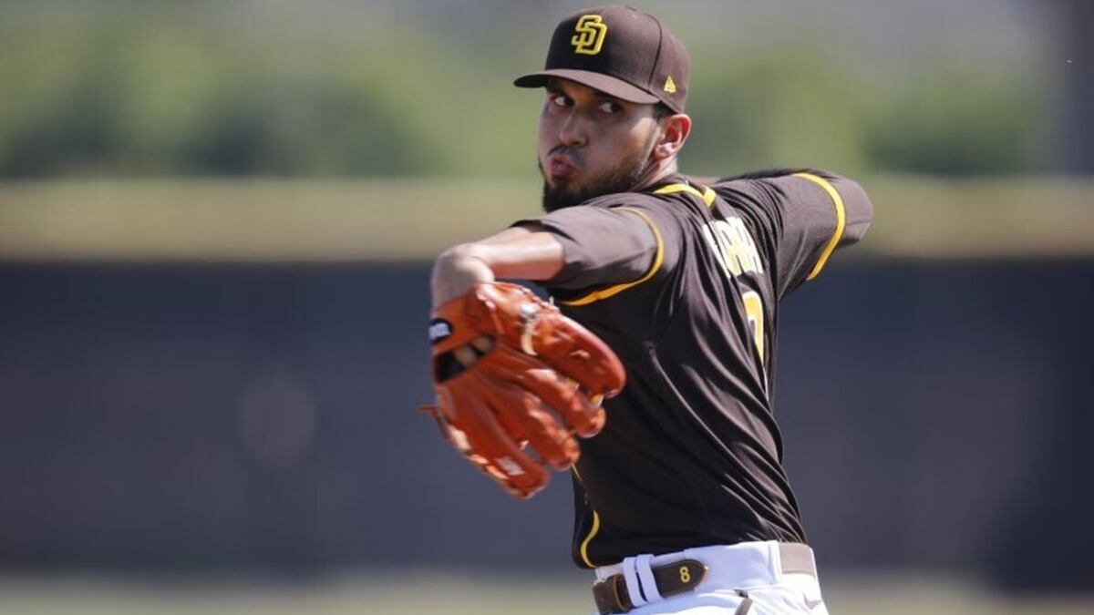 Pelota pequeña. Javy Guerra la mete a 99 millas por hora