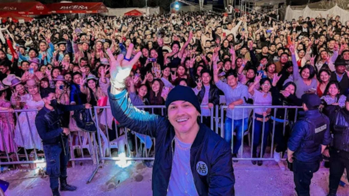 Con todo su ‘romantic style’ que no pasa de moda, Flex enamora al público boliviano