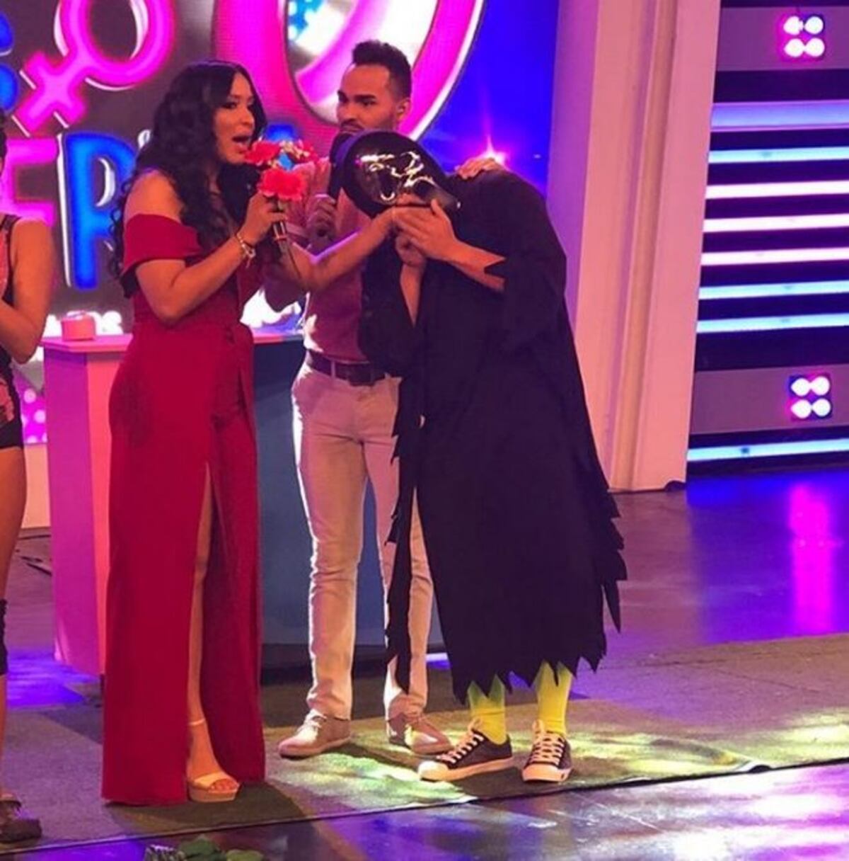 ¿Sacan a Bettina de Esto Es Guerra? Anuncian nueva presentadora | Video.